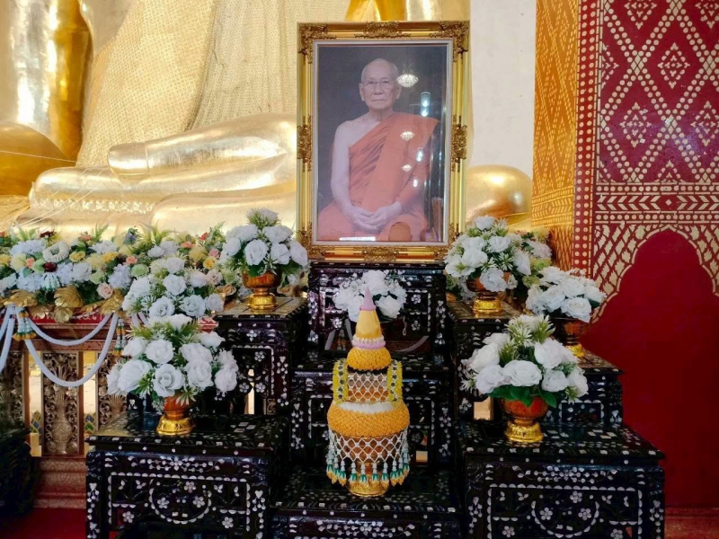 พิธีเจริญพระพุทธมนต์และทำบุญตักบาตรถวายพระกุศล