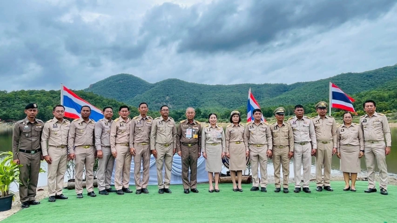 ติดตามและขับเคลื่อนโครงการอันเนื่องมาจากพระราชดำริในพื้นที่ภาคกลางพร้อมคณะ