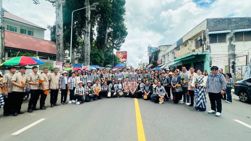 กษ.อำนาจเจริญร่วมขบวนแห่ยักษ์คุในงานประเพณีแห่เทียนพรรษาจังหวัดอุบลราชธานี