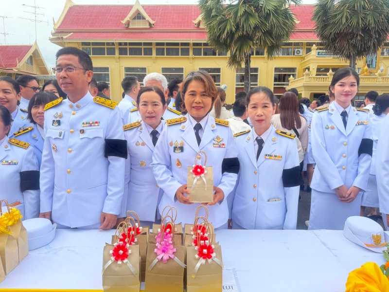 พิธีเจริญพระพุทธมนต์และพิธีทำบุญตักบาตรถวายพระราชกุศล