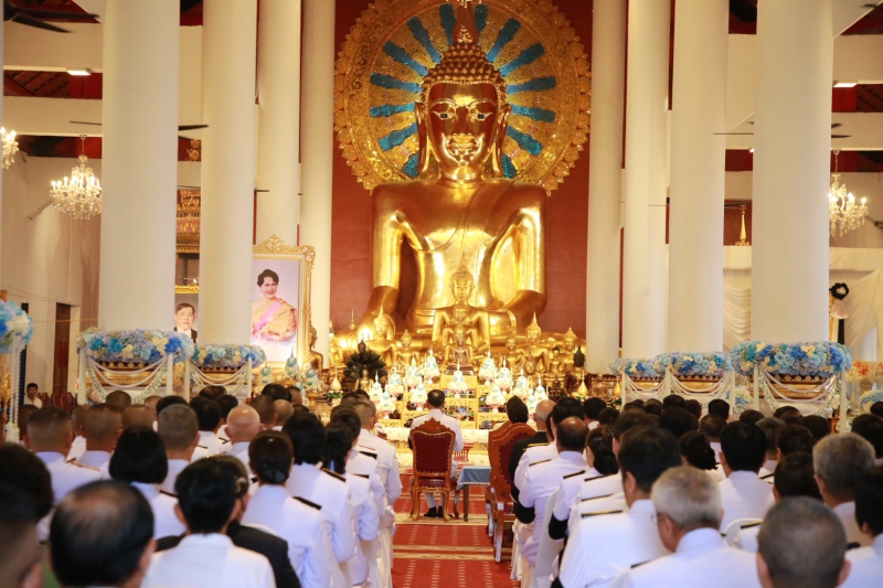 พิธีสวดพระพุทธมนต์และทำบุญตักบาตร