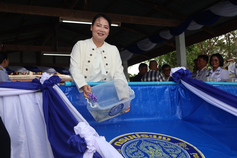 กษ.อำนาจเจริญร่วมกิจกรรมปล่อยพันธุ์สัตว์น้ำเนื่องในวันคล้ายวันพระราชสมภพสมเด็จพระนางเจ้าสิริกิติ์