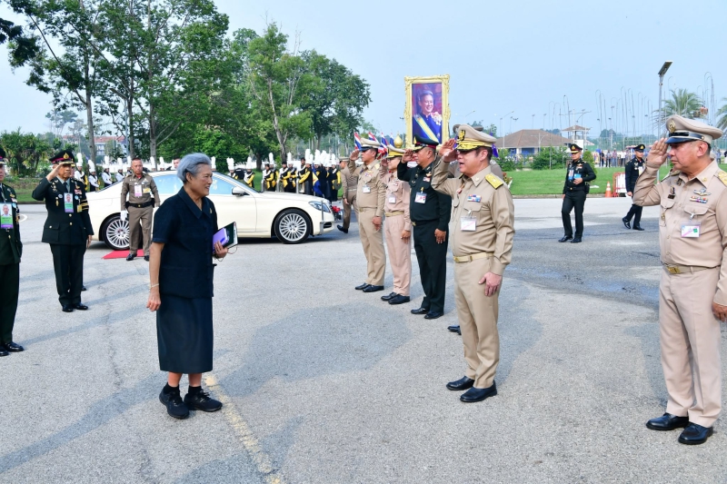 เฝ้าฯรับเสด็จฯสมเด็จพระกนิษฐาธิราชเจ้ากรมสมเด็จพระเทพรัตนราชสุดาฯสยามบรมราชกุมารีเสด็จพระราชดำเนินทอดพระเนตรผลงานวิชาการนิทรรศการของส่วนราชการในงานวันลองกองภายในงานของดีเมืองนราประจำปี