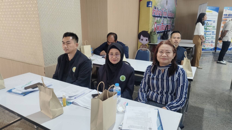 ร่วมประชุมกลุ่มย่อย