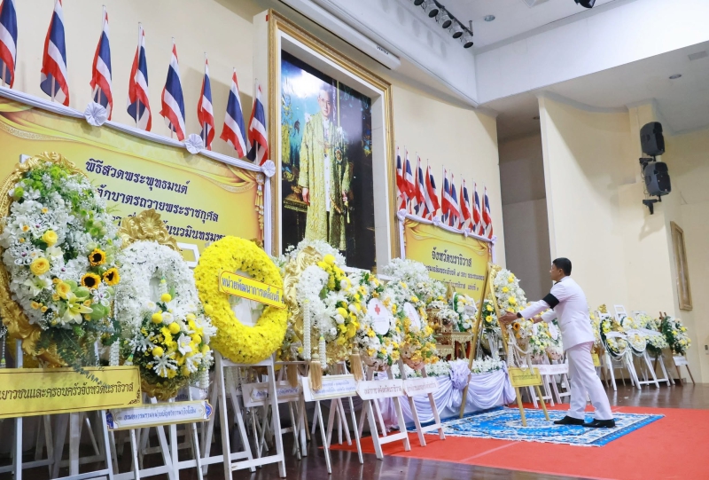 กษ.นราธิวาสร่วมพิธีวางพวงมาลา