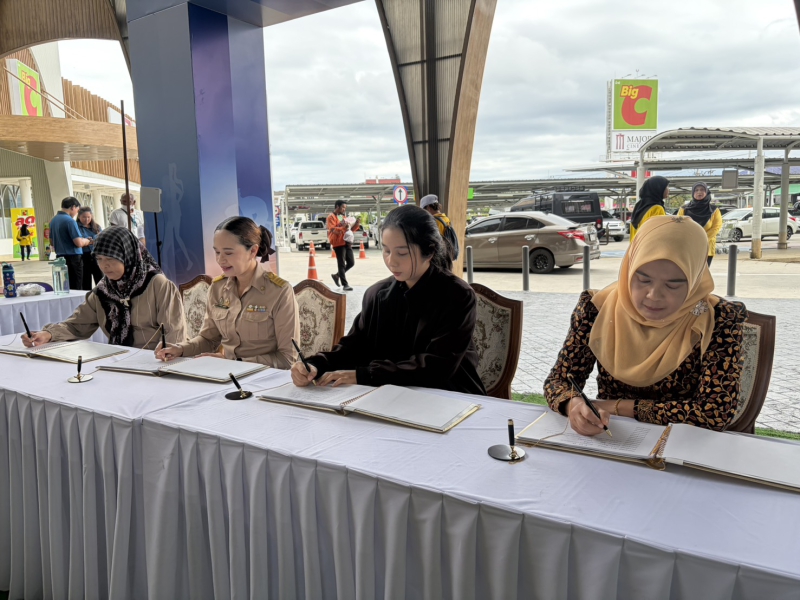 กษ.ปน.ร่วมชมนิทรรศการเฉลิมพระเกียรติฯ
