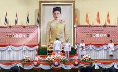 กษ.นราธิวาสร่วมพิธีมอบแบบลายผ้าพระราชทานผ้าลายสิริราชพัสตราภรณ์