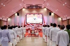ร่วมพิธีวางพวงมาลา