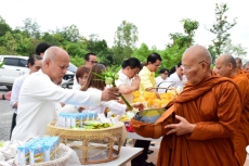 เข้าวัดก่อนปฏิบัติงาน