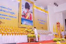 ร่วมพิธีถวายเครื่องราชสักการะและวางพานพุ่ม