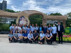 เข้าร่วมงานเยี่ยมชมนิทรรศการ