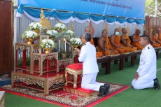 ร่วมพิธีเจริญพระพุทธมนต์และทำบุญตักบาตรถวายพระราชกุศล