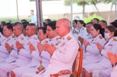 พิธีเจริญพระพุทธมนต์และทำบุญตักบาตรถวายพระราชกุศล