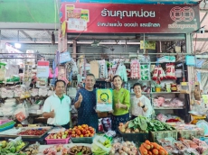 ลงพื้นที่มอบป้ายรับรองร้านอาหารปลอดภัย