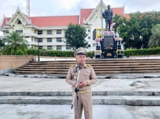 เข้าแถวเคารพธงชาติ