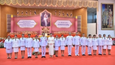 กษ.อำนาจเจริญร่วมพิธีวางพุ่มดอกไม้ถวายราชสักการะพระบาทสมเด็จพระปรเมทรมหาอานันทมหิดล
