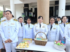 กษ.อำนาจเจริญร่วมพิธีเจริญพระพุทธมนต์และทำบุญตักบาตรถวายพระระราชกุศล
