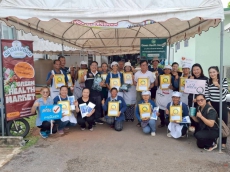 กษ.ร้อยเอ็ดร่วมมอบป้ายรับรองแหล่งจำหน่ายสินค้าปลอดภัยให้แก่ร้านค้าที่ผ่านการรับรอง