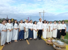 กษ.อำนาจเจริญร่วมกิจกรรมตักบาตรริมอ่างเพื่อถวายเป็นพระราชกุศลแด่สมเด็จพระนางเจ้าสิริกิติ์