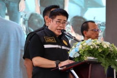 ร้อยเอกธรรมนัสพรหมเผ่ารองนายกรัฐมนตรีและรัฐมนตรีว่าการกระทรวงเกษตรและสหกรณ์