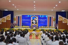 พิธีวางพานพุ่มดอกไม้สดถวายราชสักการะ