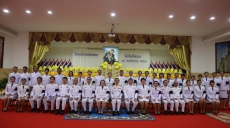 จังหวัดศรีสะเกษจัดพิธีวางพานพุ่มดอกไม้สดเนื่องใน