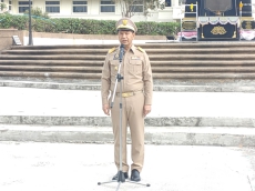 เข้าแถวเคารพธงชาติ