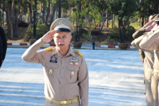 เข้าแถวเคารพธงชาติ