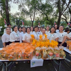 เข้าร่วมพิธีทำบุญตักบาตรข้าวสาร-อาหารแห้ง