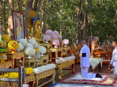 พิธีตักบาตรพระสงฆ์ตามโครงการบรรพชาอุปสมบทเฉลิมพระเกียรติพระบาทสมเด็จพระเจ้าอยู่หัว