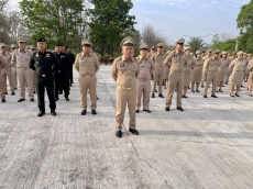 เข้าแถวเคารพธงชาติ