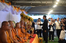 ร่วมชมขบวนแห่เสลี่ยง