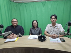 จัดรายการวิทยุรอบบ้านเมืองหนองบัว