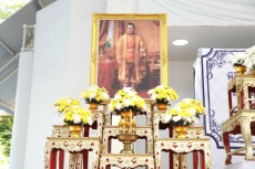 กษ.ร่วมพิธีสวดพระพุทธมนต์และทำบุญตักบาตรถวายพระราชกุศลและพิธีวางพานพุ่มดอกไม้ถวายราชสดุดี