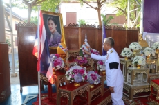 ร่วมพิธีเจริญพระพุทธมนต์และทำบุญตักบาตรเฉลิมพระเกียรติ