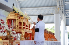 กษ.ร่วมพิธีสวดพระพุทธมนต์และพิธีทำบุญตักบาตรถวายพระราชกุศล