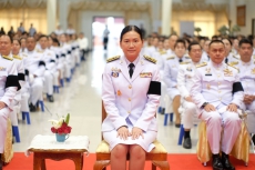 พิธีวางพวงมาลาถวายราชสักการะ