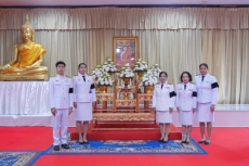 ร่วมพิธีเจริญพระพุทธมนต์และทำบุญตักบาตรถวายพระราชกุศล
