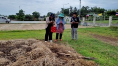 กษ.ลงพื้นที่ติดตามผลการผลิตปุ๋ยอินทรีย์ในพื้นที่