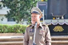 เข้าแถวเคารพธงชาติ