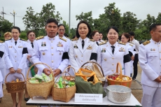 กษ.อำนาจเจริญร่วมพิธีเจริญพระพุทธมนต์และทำบุญตักบาตรถวายพระราชกุศล