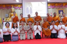 ร่วมพิธีเจริญพระพุทธมนต์