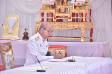 พิธีลงนามถวายพระพรชัยมงคล