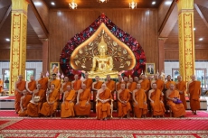 ร่วมพิธีเจริญพระพุทธมนต์และบำเพ็ญจิตตภาวนาเพื่อเฉลิมพระเกียรติและถวายเป็นพระราชกุศล