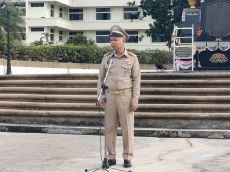 เข้าแถวเคารพธงชาติ